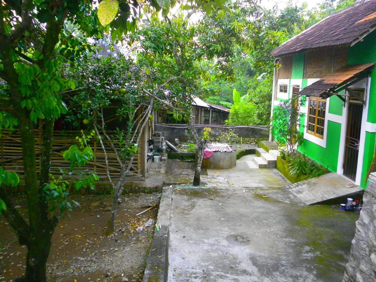 Tampak samping rumah dijual di Wonogiri Ngadirojo Kidul asri